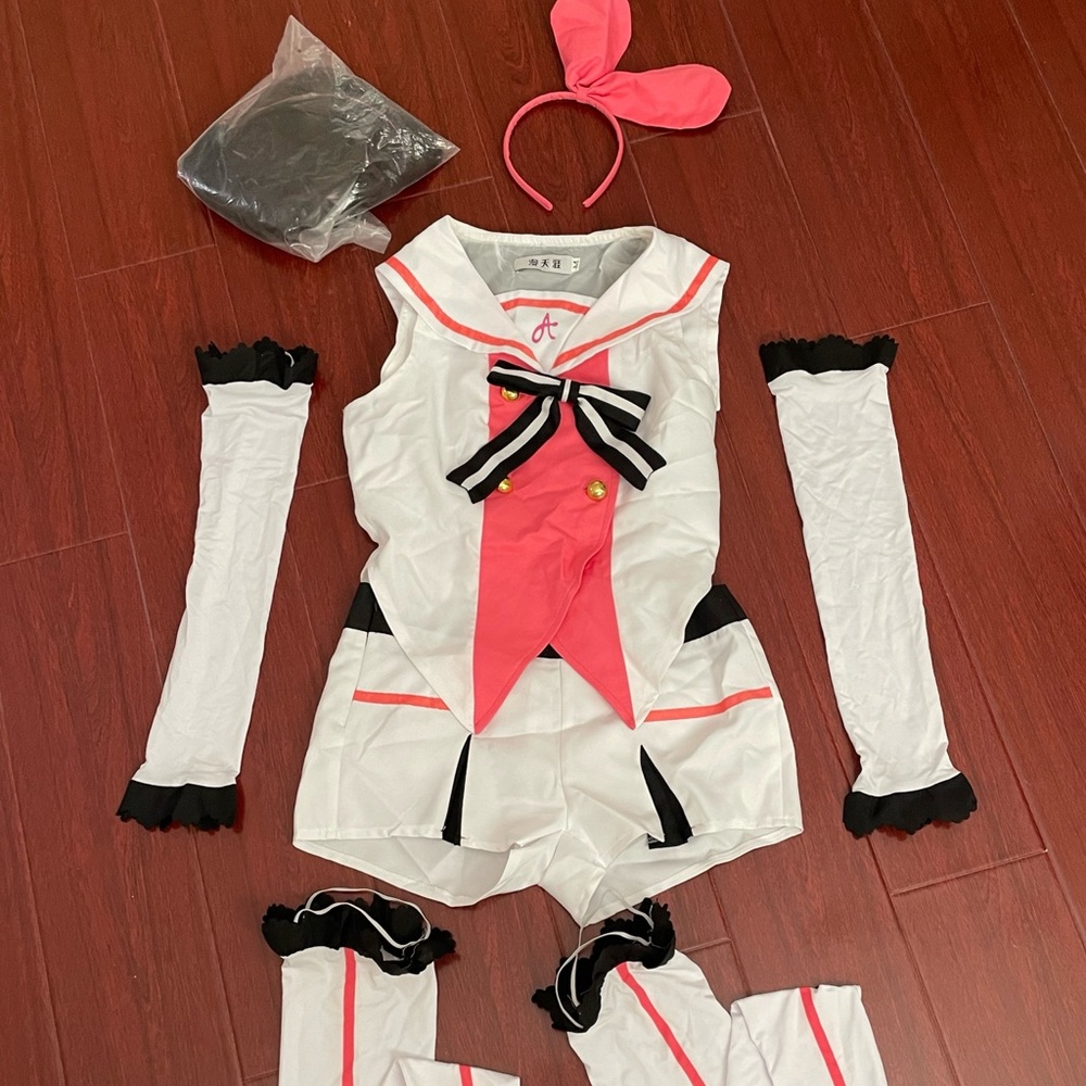 Kizuna AI YouTube and music virtual idol cosplay set